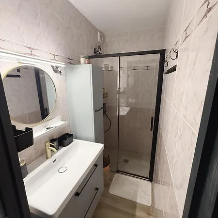 St Cyprien Moderne Et Lumineux Rez De Jardin Apartman